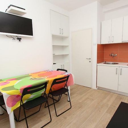 Apartments Paris Ровинь Экстерьер фото