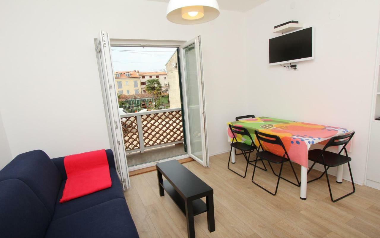 Apartments Paris Ровинь Экстерьер фото