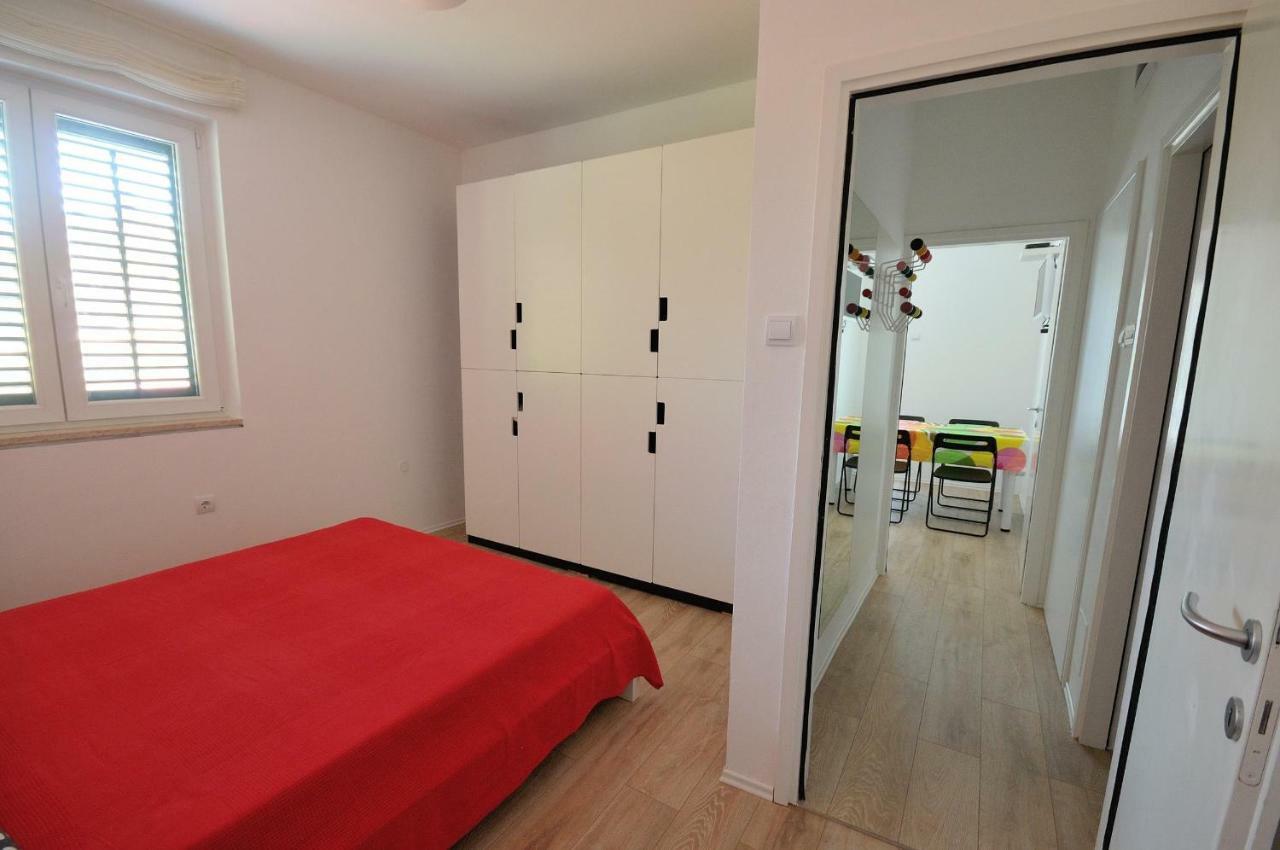 Apartments Paris Ровинь Экстерьер фото