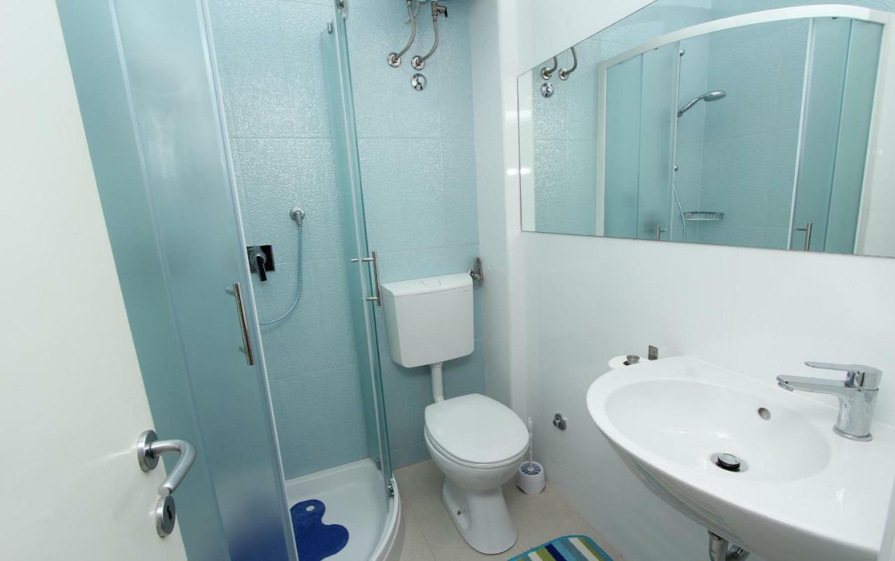 Apartments Paris Ровинь Экстерьер фото
