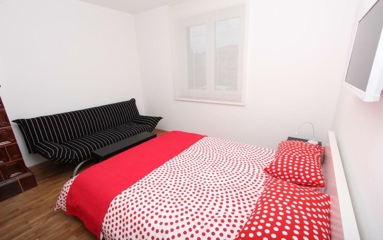 Apartments Paris Ровинь Экстерьер фото
