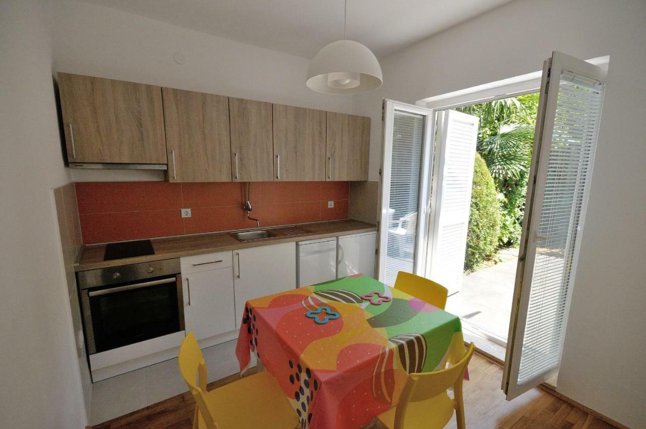 Apartments Paris Ровинь Экстерьер фото