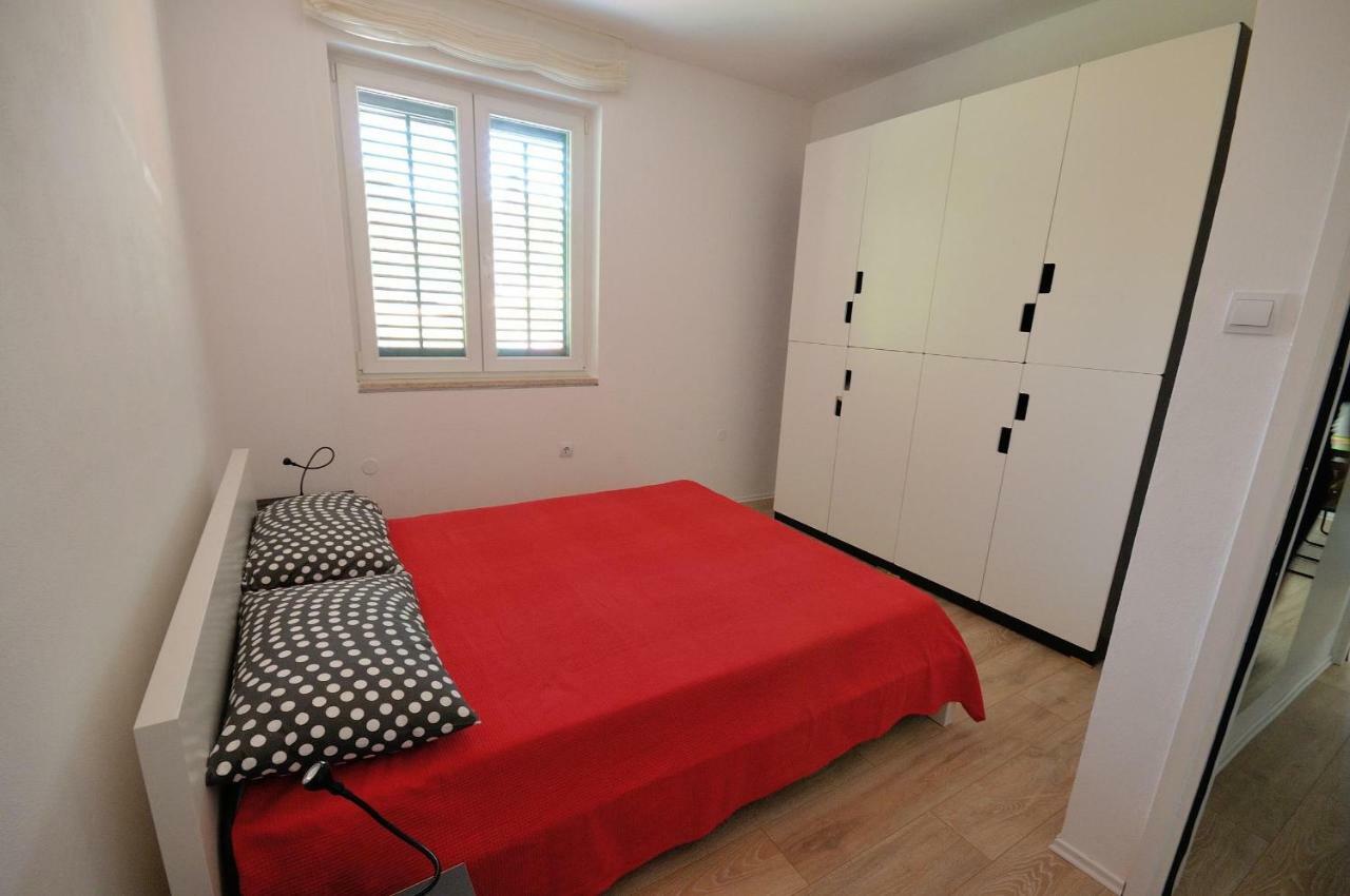 Apartments Paris Ровинь Экстерьер фото