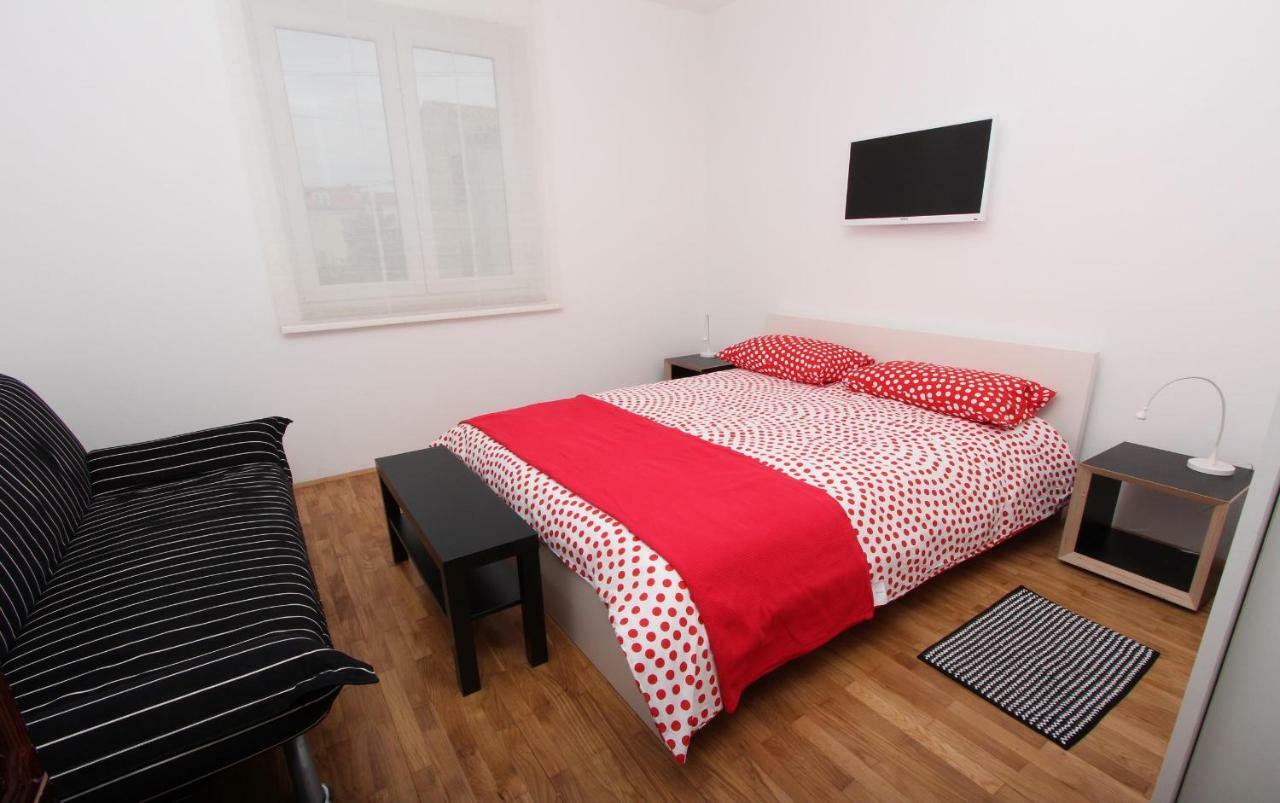 Apartments Paris Ровинь Экстерьер фото